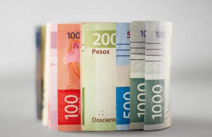 Los billetes viejos lo puedes llevar al banco y te los cambiarán por unos nuevos / FREEPIK