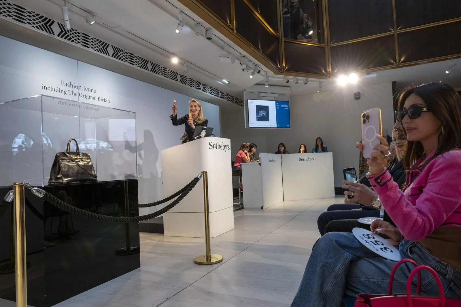 La subasta del bolso comenzó con un 1 millón de euros / Redes Sociales