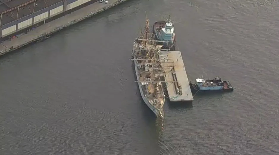 El Buque Escuela Cuauhtémoc fue removido con ayuda / Redes Sociales