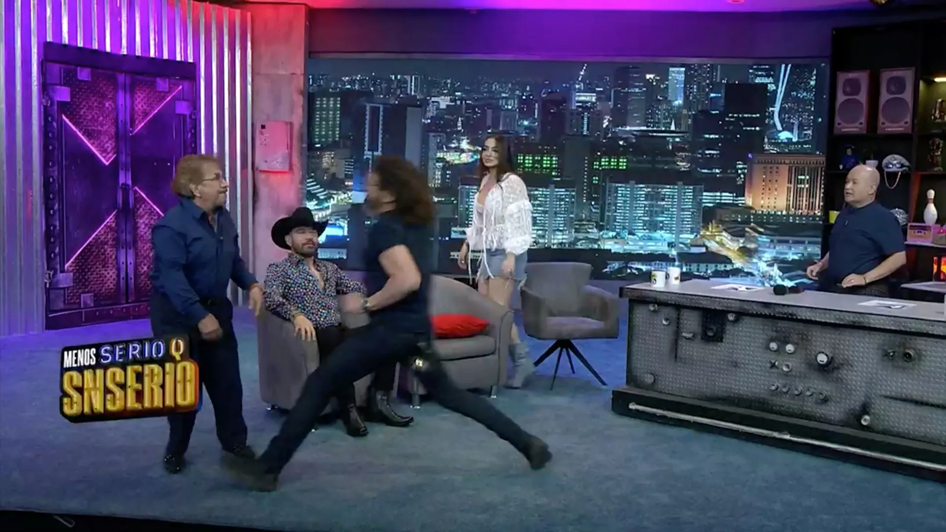 Óscar Burgos tomó vuelo para mandar al suelo a Tony Balardi / Redes Sociales