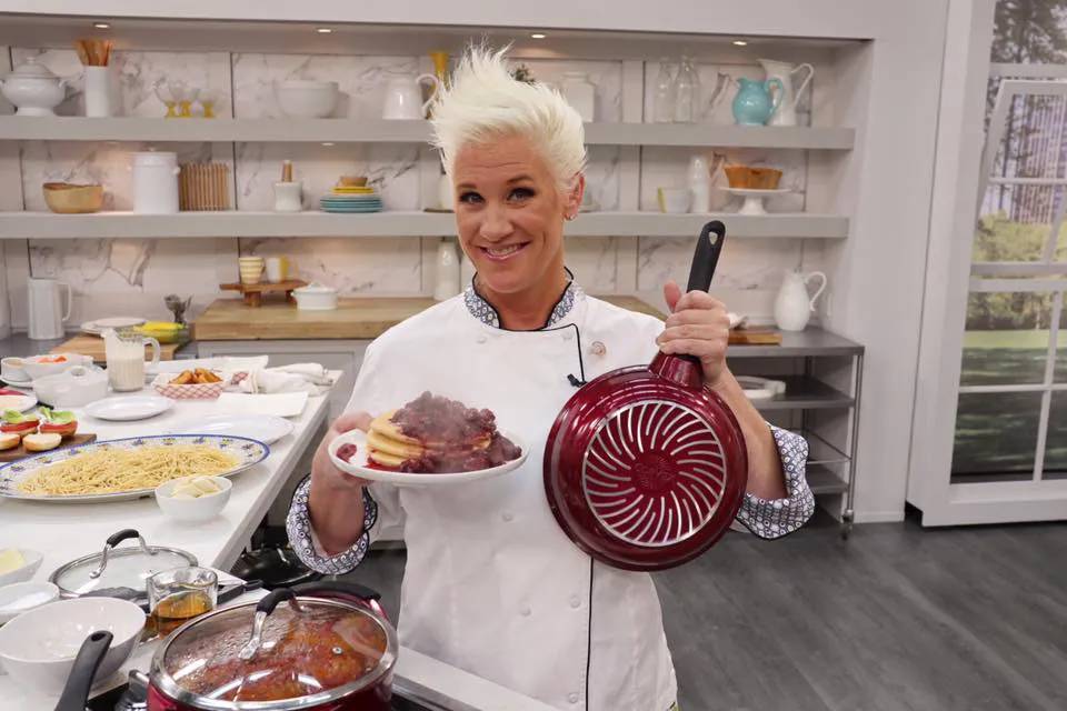 La estrella de la cocina fue encontrada muerta en su casa de NY / FB: @ChefAnneBurrell