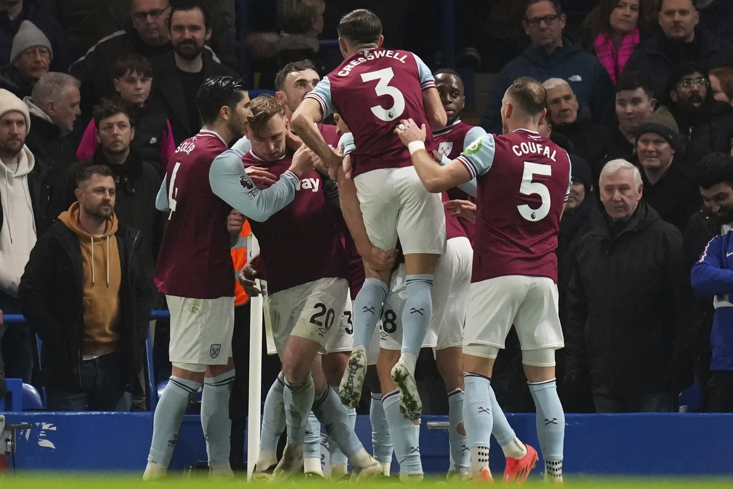 West Ham celebró su primer gol en el partido | AP
