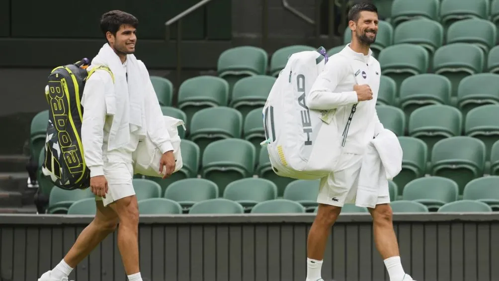 Alcaraz y Djokovic | AP