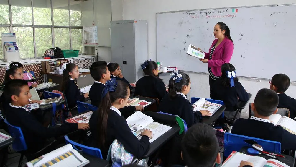 El cambio de calendario es para compensar los días de trabajos extra que hacen los maestros/SEP
