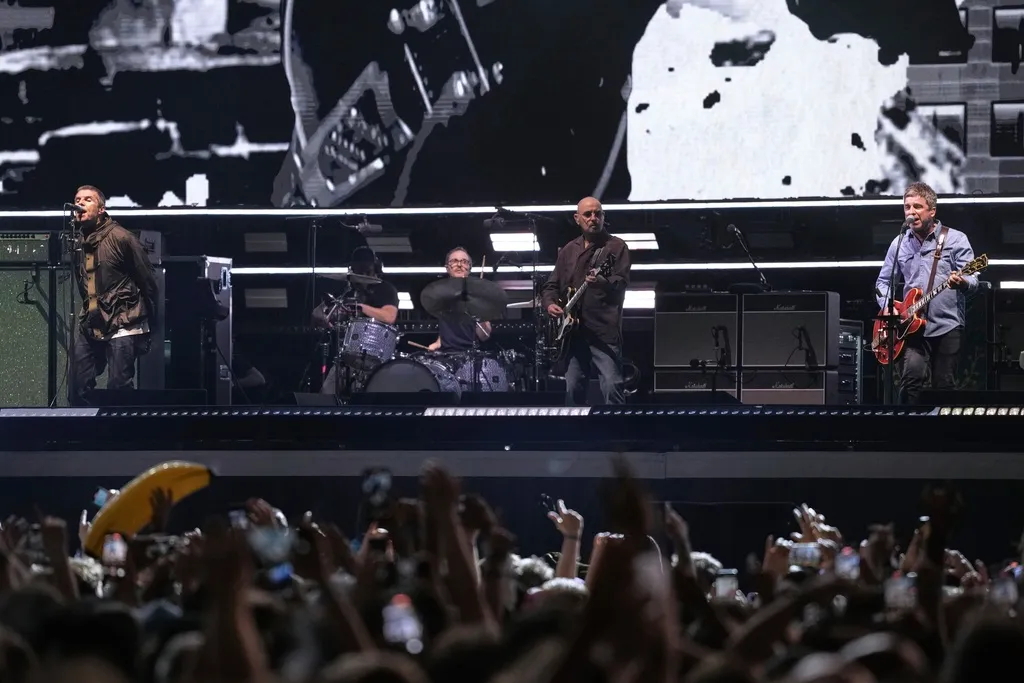 El concierto duró dos hora donde tocaron 24 temas / AP