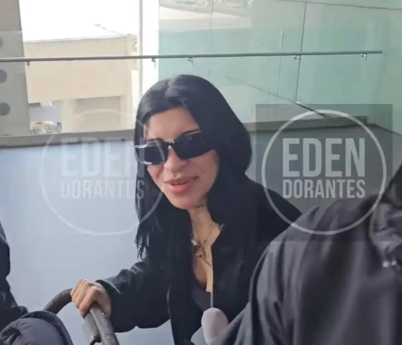 Cazzu no quería que enfocaran las cámaras hacia su bebé / Redes Sociales