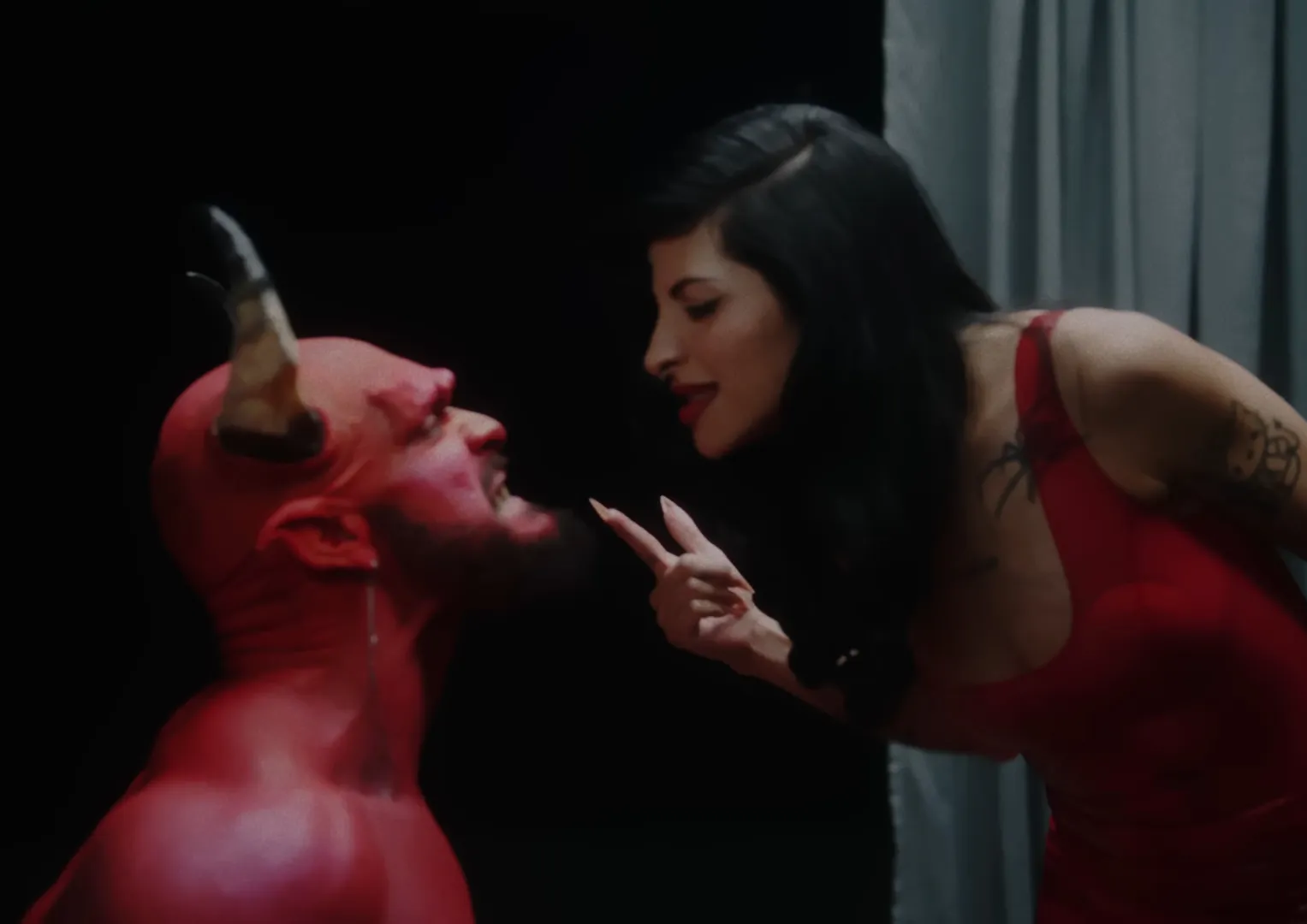 La cantante hace muchas referencias de su vida en el video / Especial