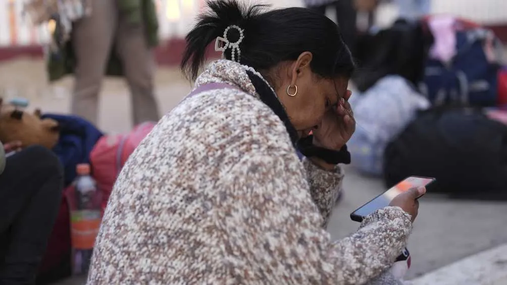 Trump firmó decreto para hacer una deportación masiva de migrantes/AP