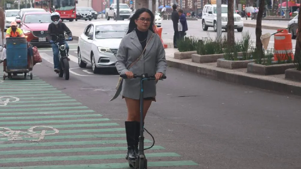 En toda la CDMX es común el uso de scooters o bicicletas eléctricas/Ovaciones