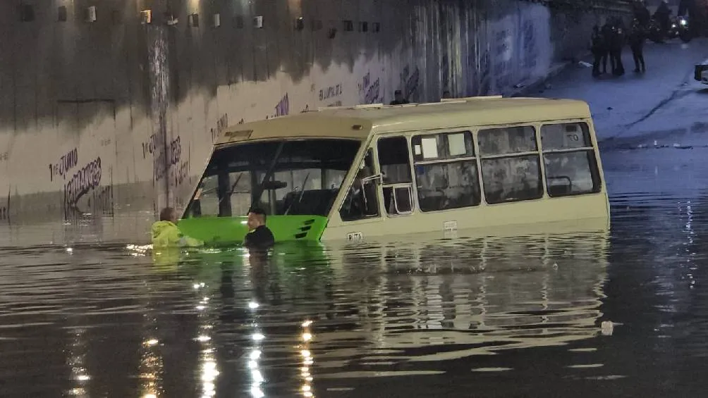 Encharcamientos e inundaciones en calles y avenidas es algo de todos los días/X