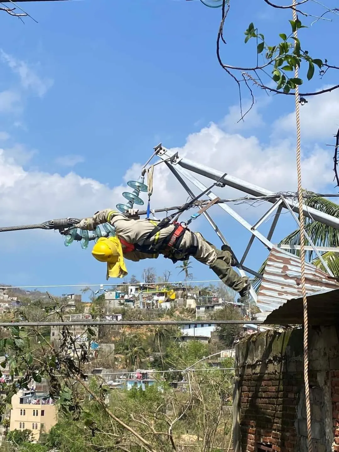 La CFE aclara que el corte de luz es para mantener en buen estado la red eléctrica / FB: @CFENacional