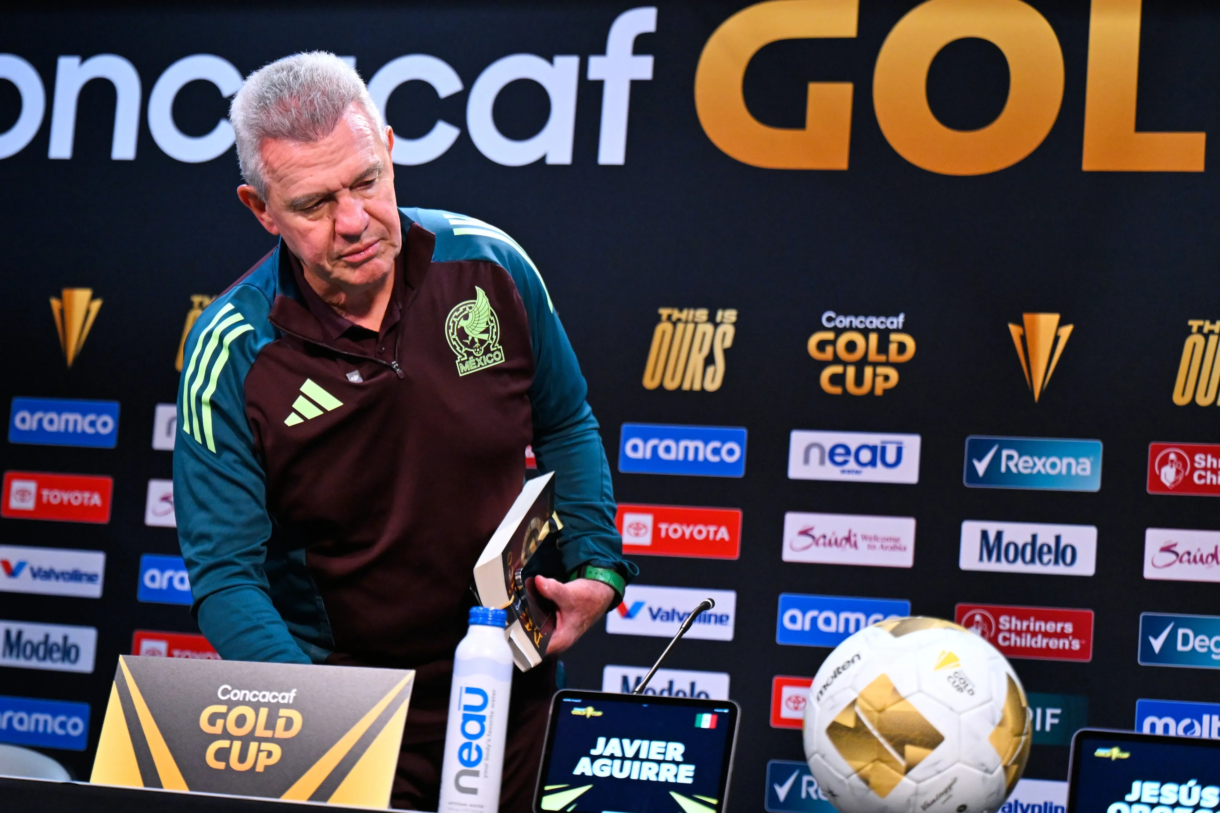 Aguirre previo a la conferencia de prensa con el Tri | MEXSPORT