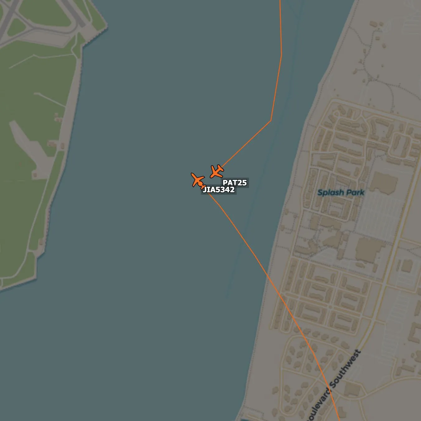 El reporte gráfico de monitoreo aéreo muestra el momento del impacto / Redes Sociales