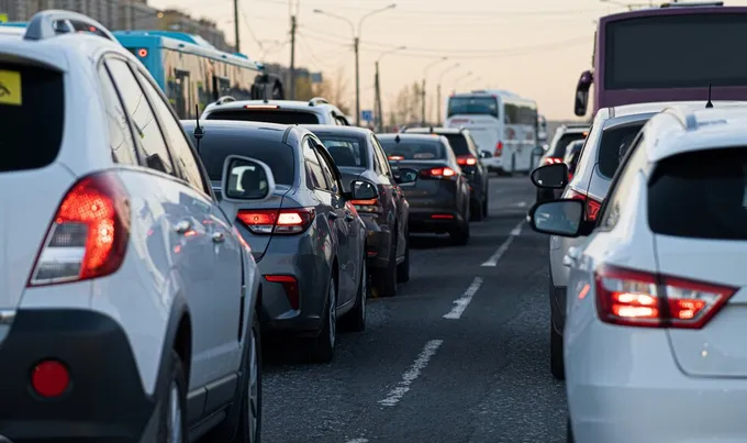 Revisa todos los días el Programa No Circula para evitar alguna multa / FREEPIK