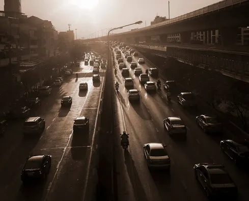 Revisa a diario el programa Hoy No Circula para evitar multas / FREEPIK