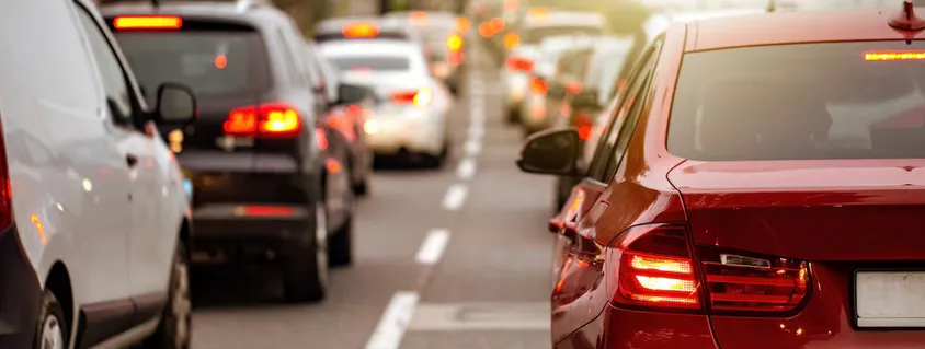 Los engomados verdes podrían tener una multa si salen a circular / FREEPIK