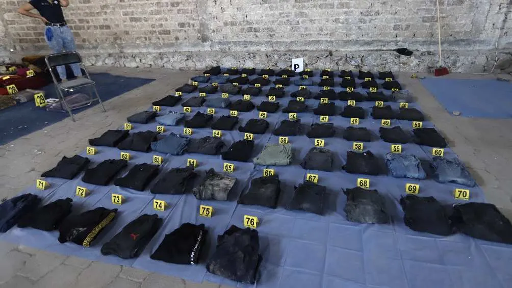 Las autoridades investigan de quiénes son los objetos encontrados/X