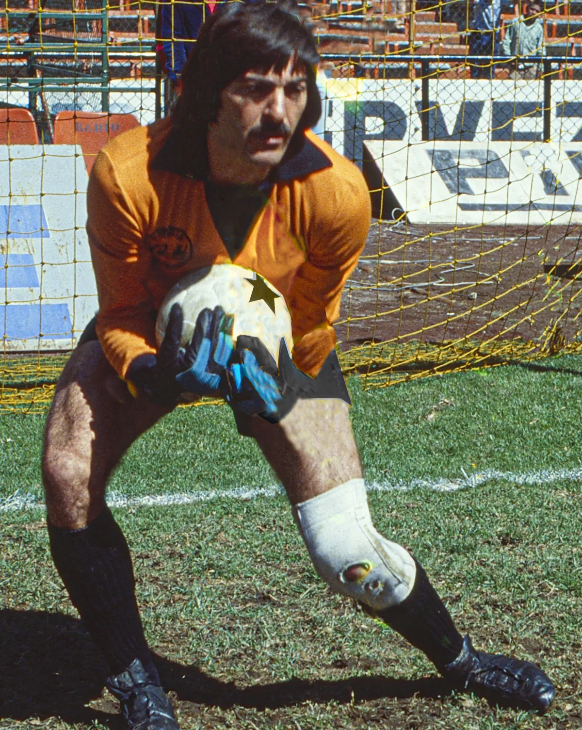 Ricardo Antonio LaVolpe como portero / MEXSPORT