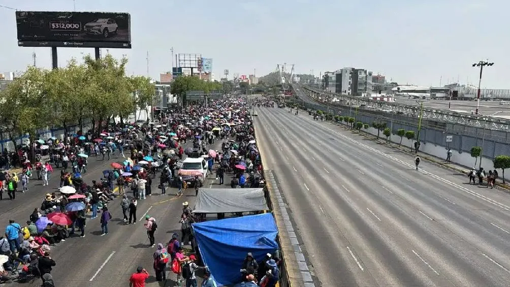El pasado viernes la CNTE tomó Circuito Interior, afectando el Aeropuerto capitalino/X