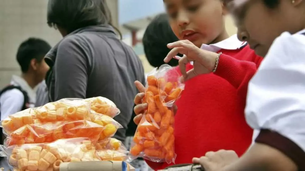 Se busca reducir los índices de obesidad en niños y adolescentes de México/X