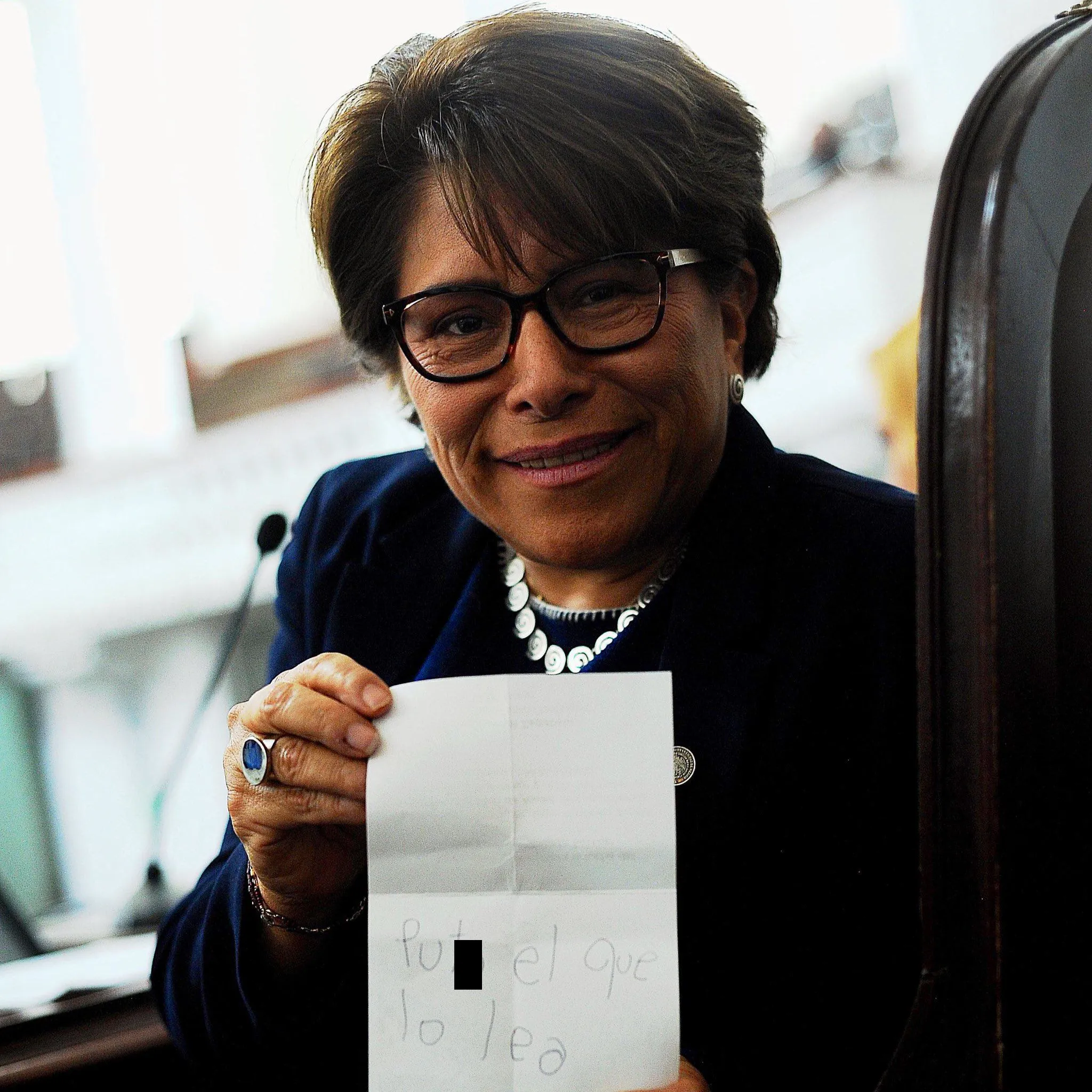 La presidenta de la Mesa Directiva, Martha Ávila, mostró el mensaje / Redes Sociales