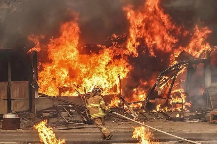 Los bomberos no han podido controlar los incendios / Redes Sociales