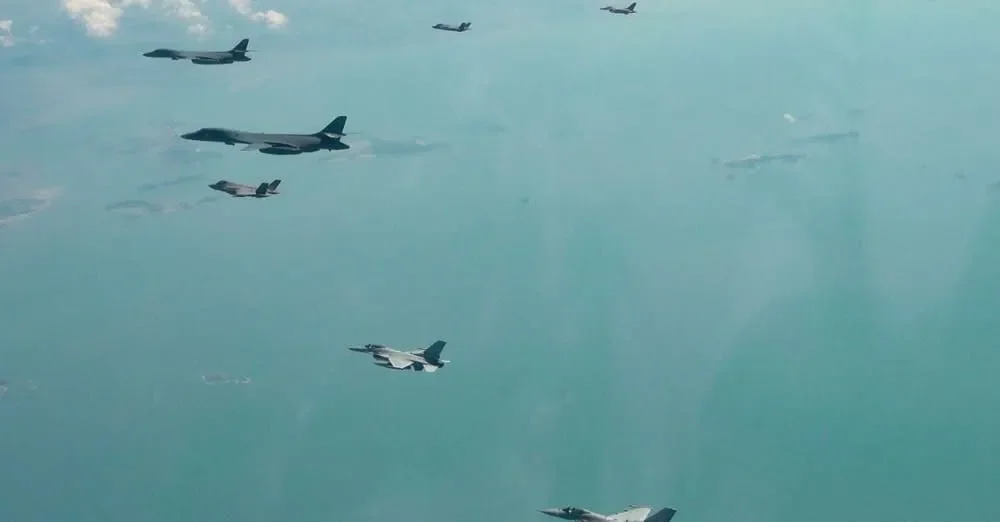 Norcorea ve sobrevuelos como un ejercicio militar para invadirlo / Redes Sociales