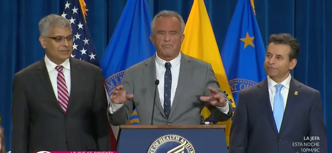 El secretario Robert F. Kennedy Jr. dijo que las vacunas serán para adultos por arriba de los 65 años / Redes Sociales