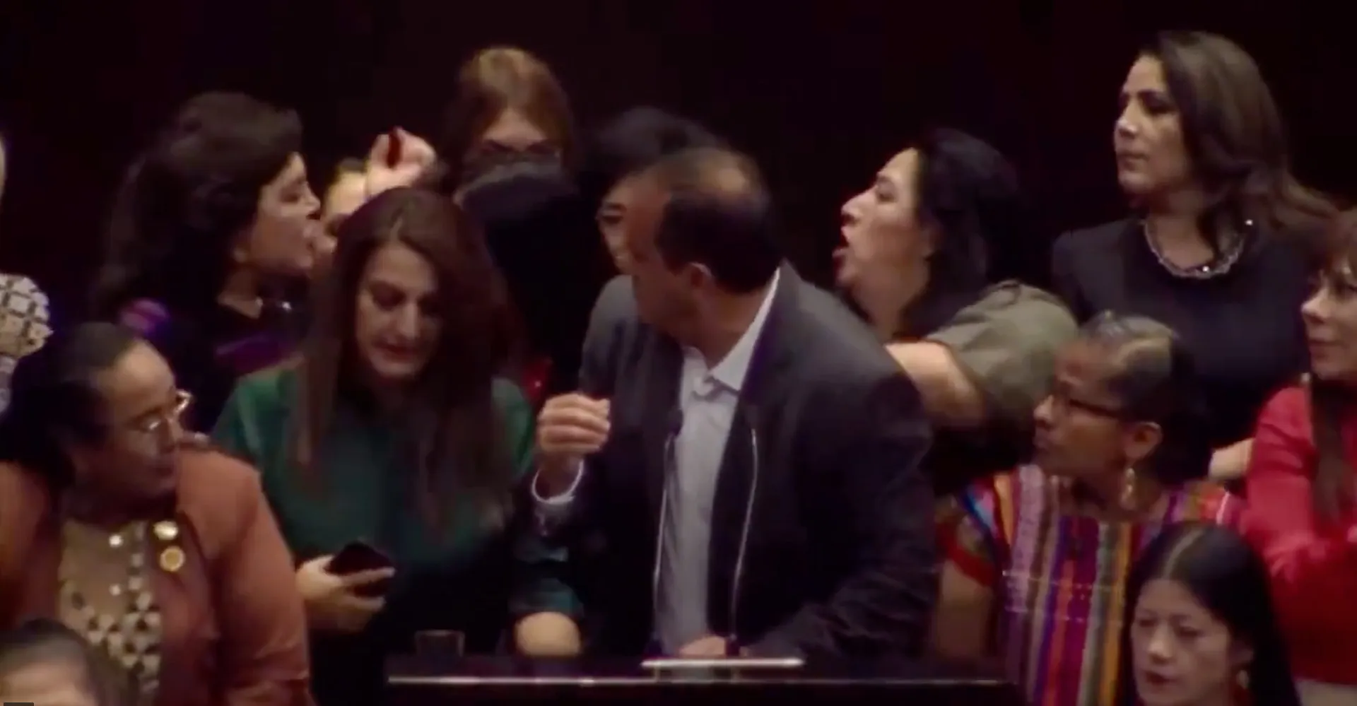 Las diputadas en el Congreso se enfrentaron por el caso de Cuauhtémoc Blanco / Redes Sociales