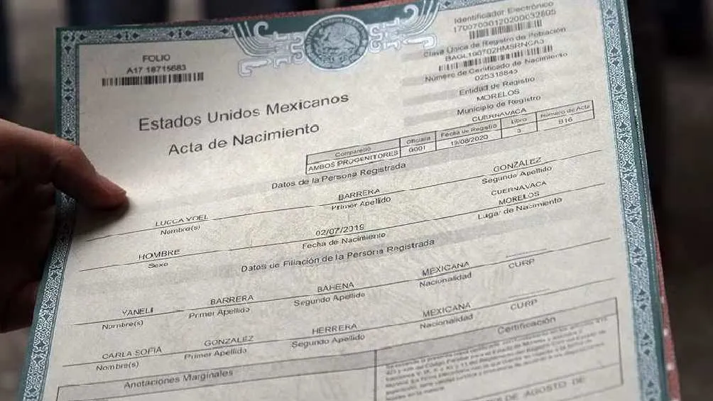 Los datos de tu CURP y acta de nacimiento deben coincidir/X