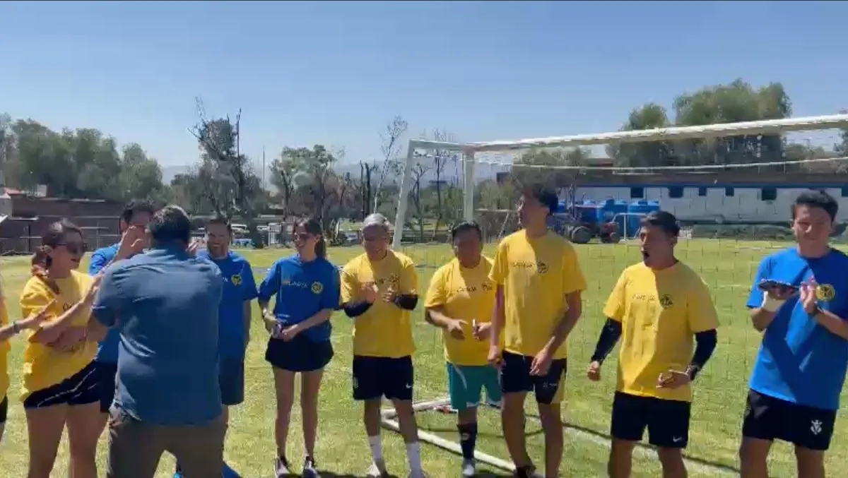 'Cascarita entre amigos' | Ángel Acosta