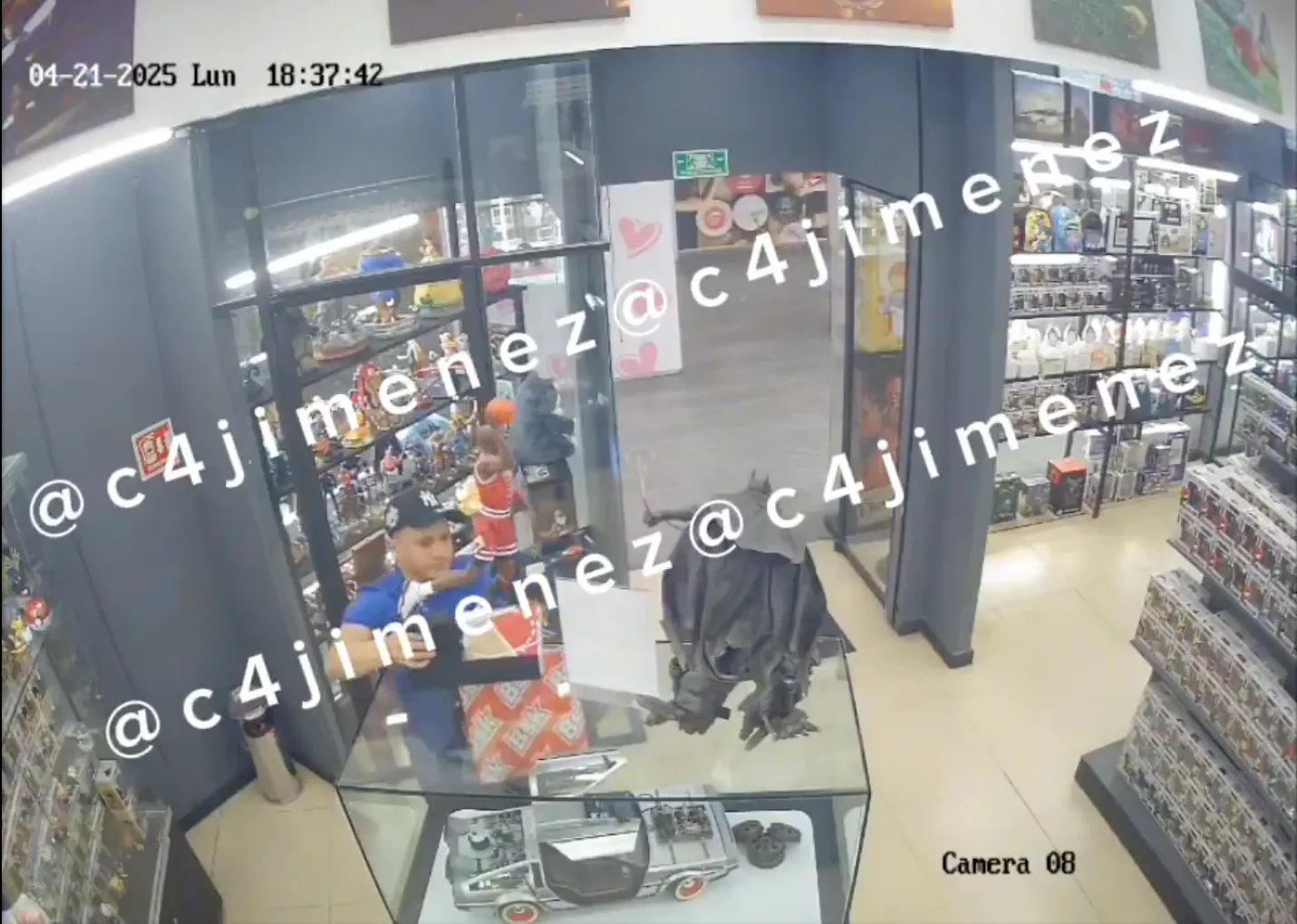 Así se dio el robo de la figura en una tienda de Gran Sur