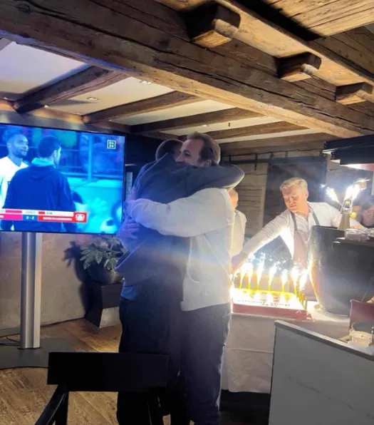 Así se abrazaron Kane y Dier