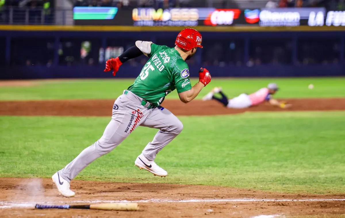 Jack Mayfield conecta de hit ante Japón I X: @@charrosbeisbol
