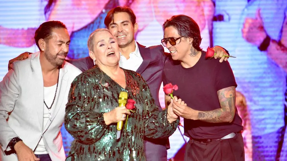 La cantante fue sorprendida por sus hijos en el escenario/Gobierno CDMX