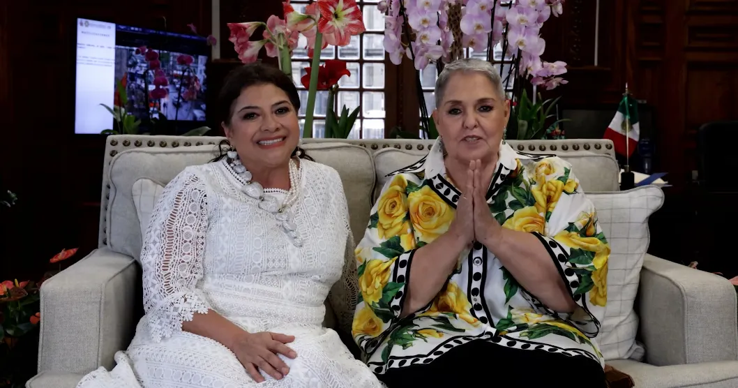 La Jefa de Gobierno, Clara Brugada, invita al público al concierto en el Zócalo / Especial