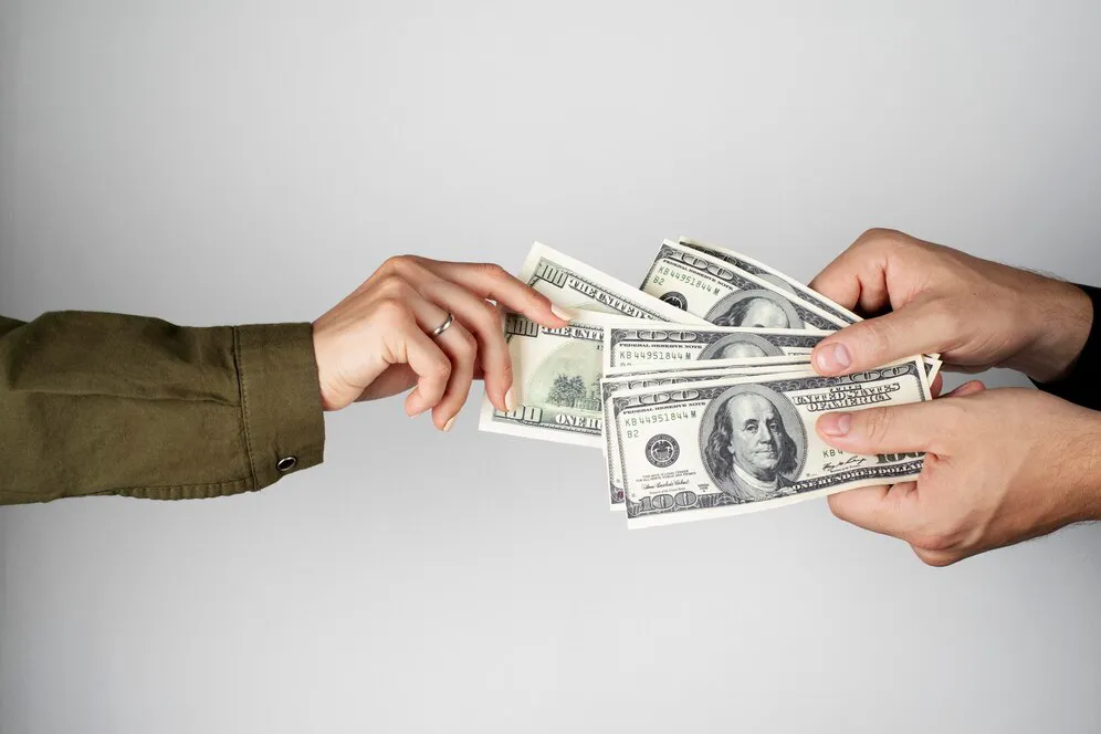 El peso se mantiene estable ya que no hay grandes cambios en el mercado bursatil / FREEPIK