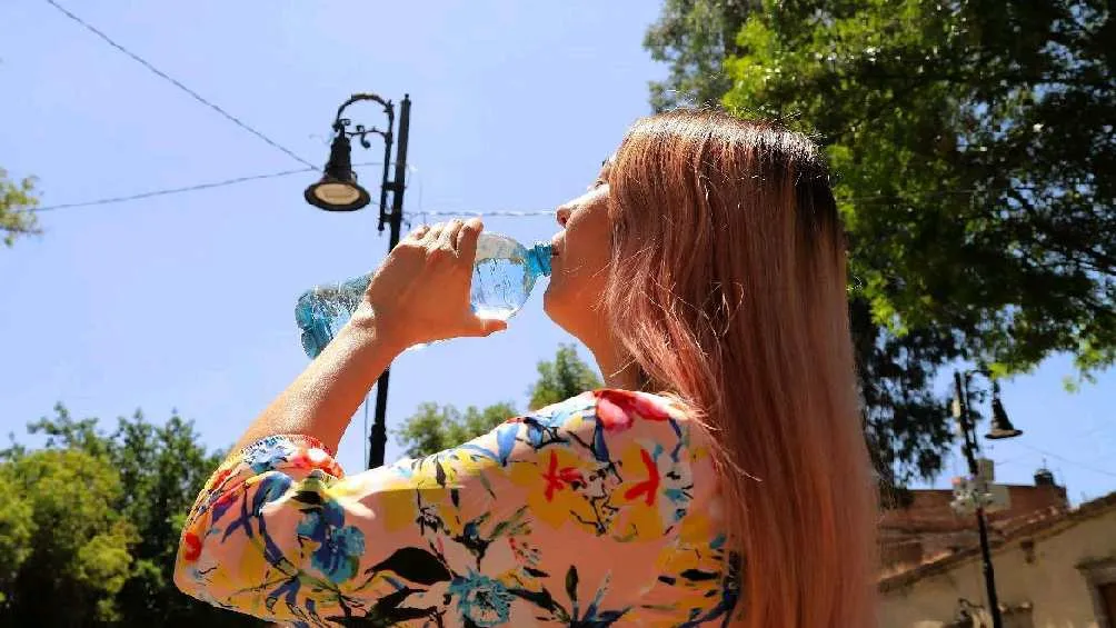 Mantenerse hidratado es una de las recomendaciones ante el intenso calor/Pixabay