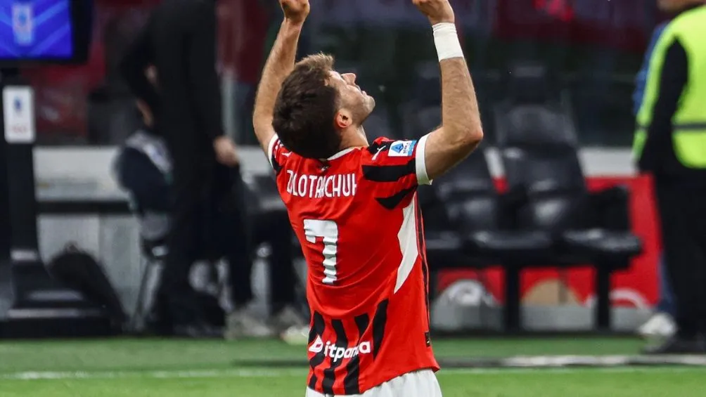 Santiago Giménez se enfrentará al Chelsea en pretemporada | @Santgimenez_