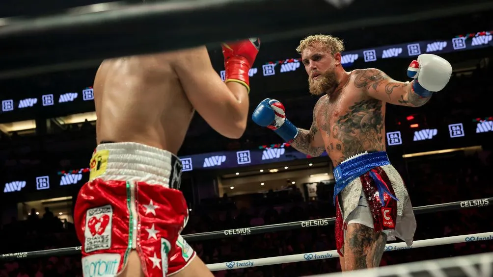 Jake Paul vs Julio César Chávez Jr. | AP