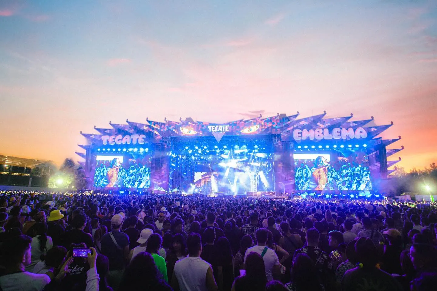 El festival multicolor se realiza en mayo llenado a su cuarta edición / FB: @TecateEmblema