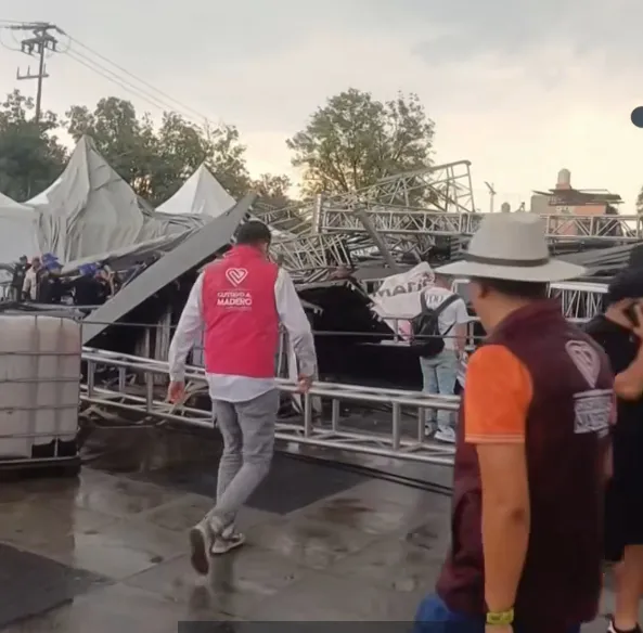 La empresa del escenario, dijo el alcalde, debe responder por los heridos / Redes Sociales