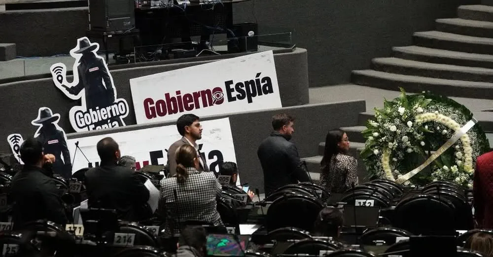 En la Cámara de Diputados se realizó una protestas por la llamada Ley Espía / Redes Sociales