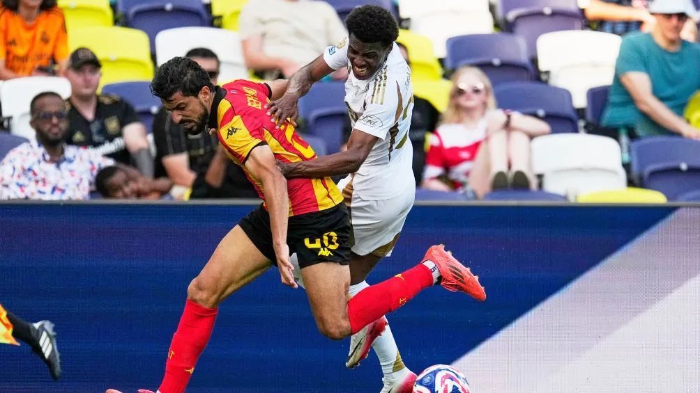 Dilrosun en el encuentro con el LAFC | AP