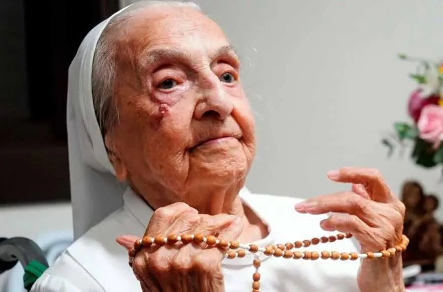 La monja brasileña Inah Canabarro era la mujer viva más longeva del mundo / Redes Sociales