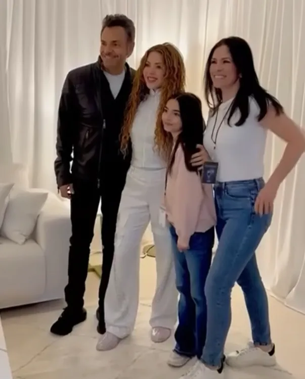 Esta foto supuestamente le costó a Eugenio 120 mil pesos / FB: @EugenioDerbezTV