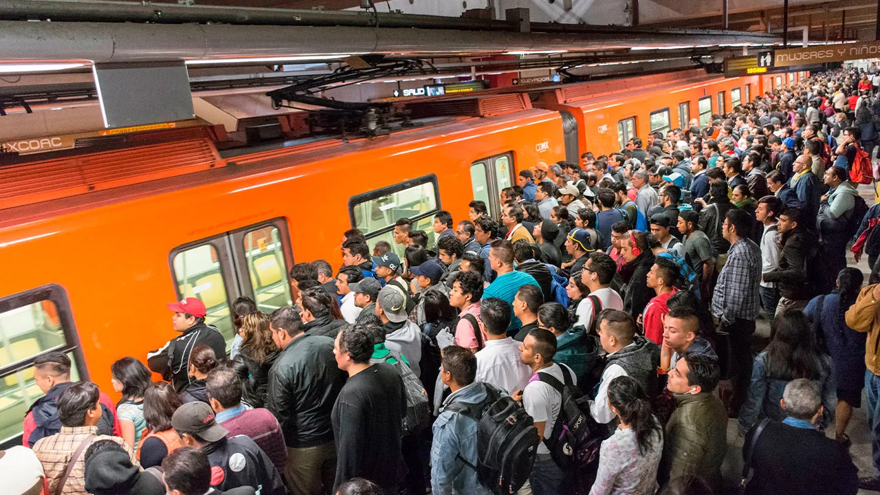 El metro de la CDMX es usado por millones de personas como medio de transporte / Redes Sociales