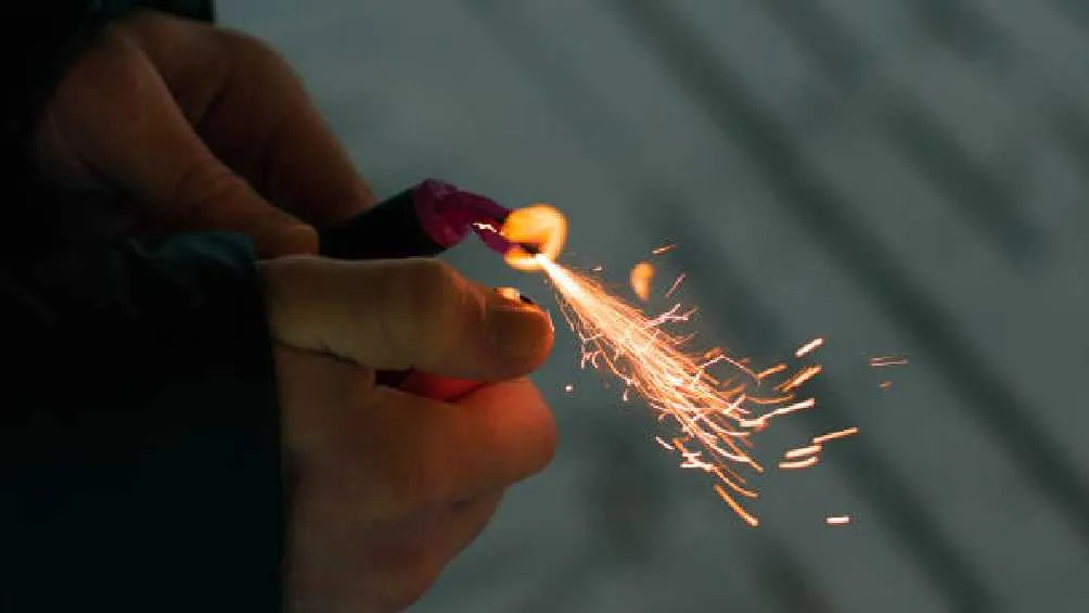 La quema de fuegos artificiales provoca la mala calidad del aire/Pixabay