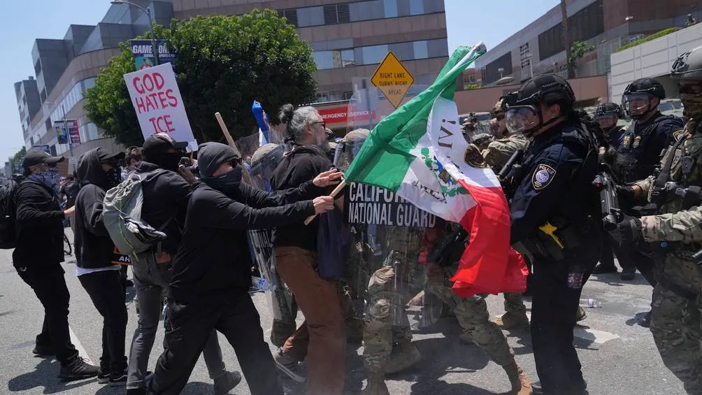 Ha habido enfrentamientos entre manifestantes y policías/AP