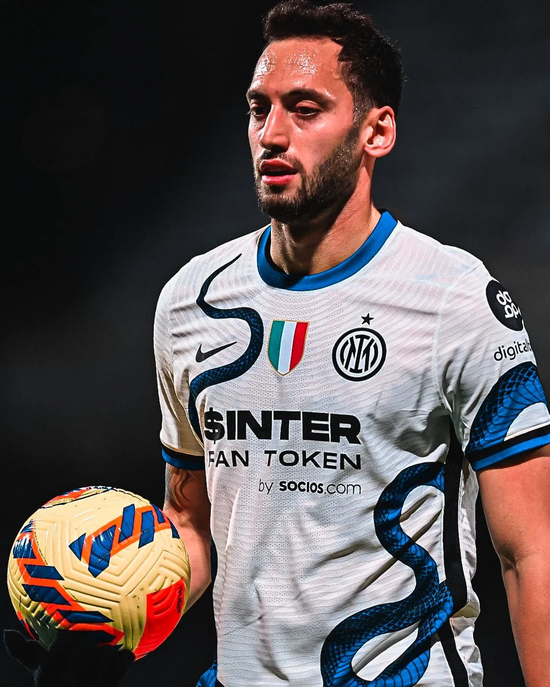 Calhanoglu lamentó los señalamientos de los que fue víctima